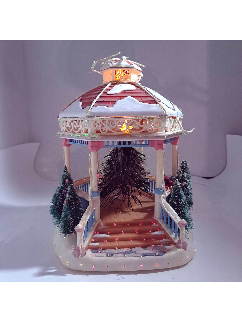 Vintage Avon Gazebo Holiday Splendor Lighted Fiber Optic Christmas village 2002